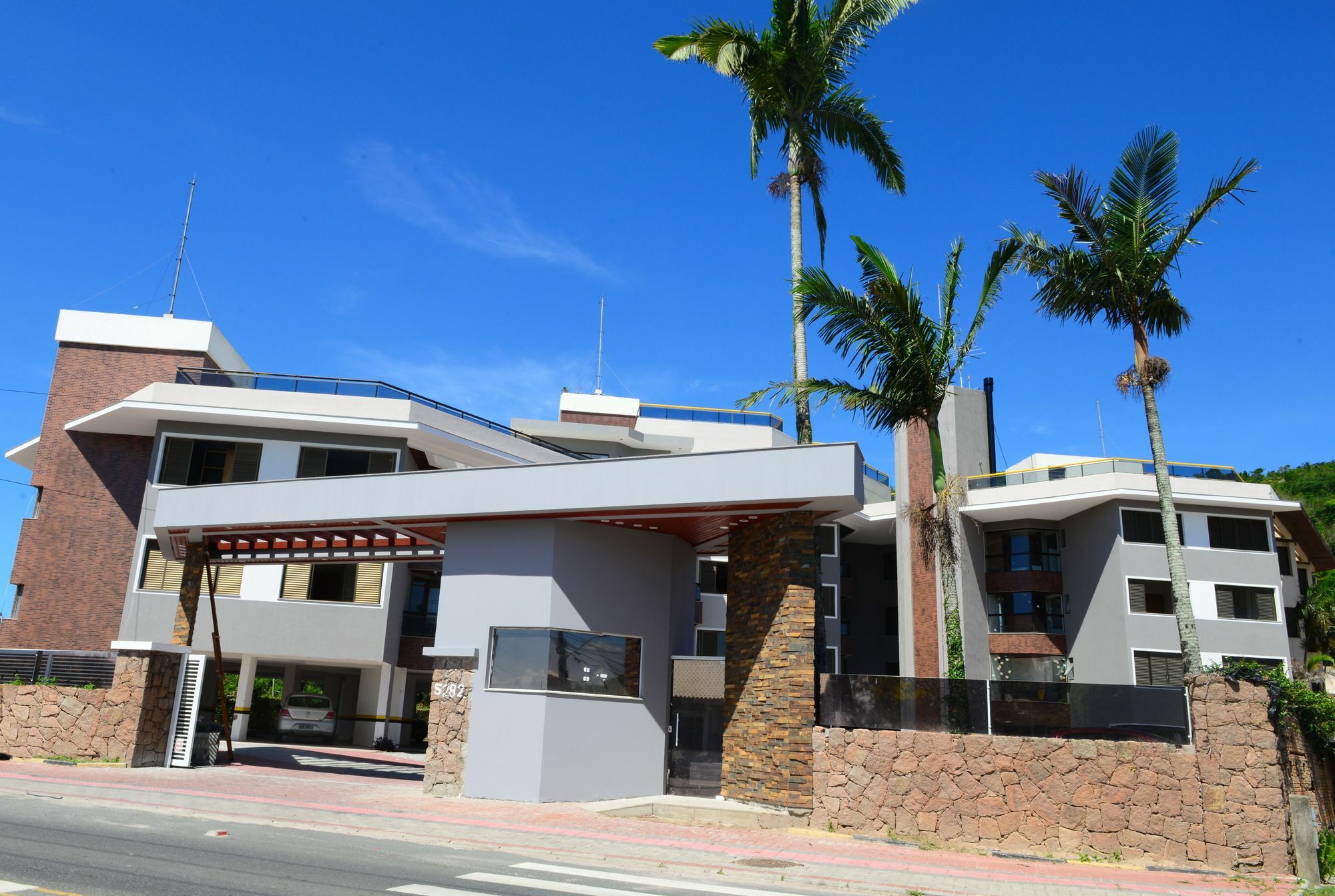 Boulevard Ponta Das Canas Governador Celso Ramos Luaran gambar