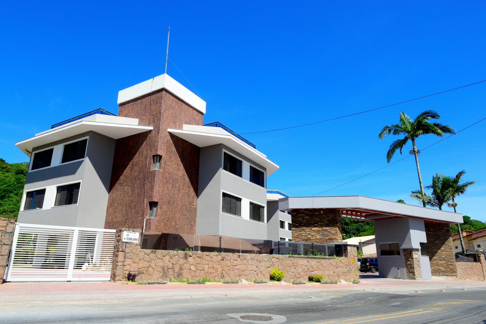Boulevard Ponta Das Canas Governador Celso Ramos Luaran gambar